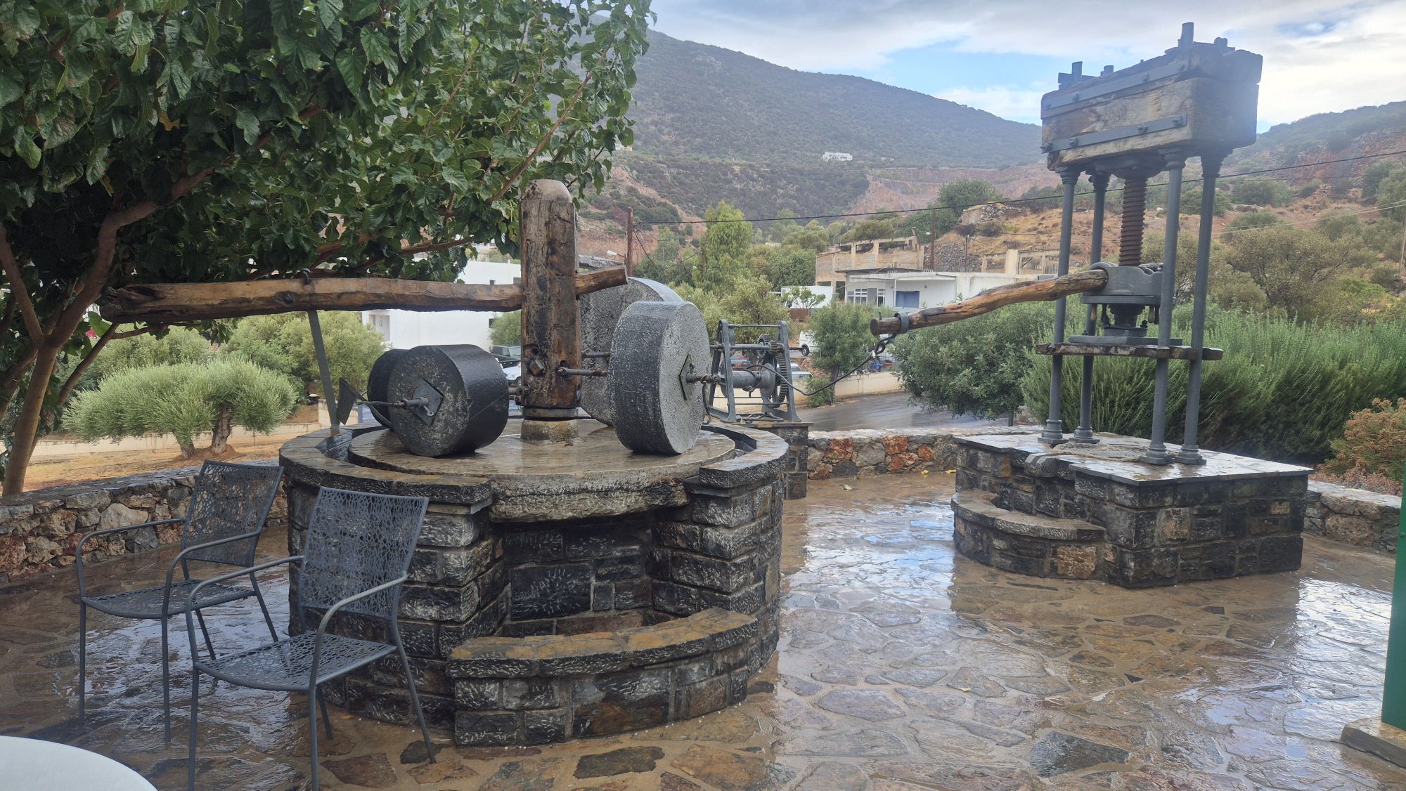 Olivenmühle, diesmal im Regen